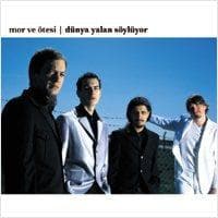 Dünya Yalan Söylüyor album cover - Mor ve Ötesi